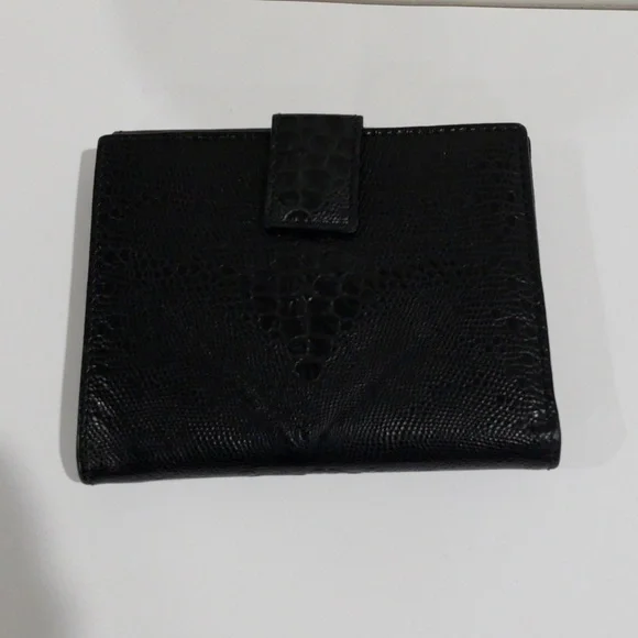 Authentic Salvatore Ferragamo Black Leather Bi-Fold Wallet – Luxury 4.75x4-inch